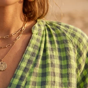 Detalle cercano de nuestro estampado vichy en color verde flúor Miomio