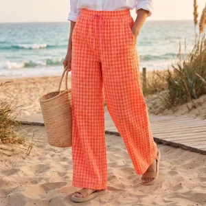 Pantalón ideal para la temporada de verano con estampado vichy en color coral rosa Miomio