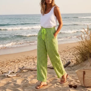 Pantalón de algodón y poliéster en color verde flúor, ideal para la temporada de verano Miomio