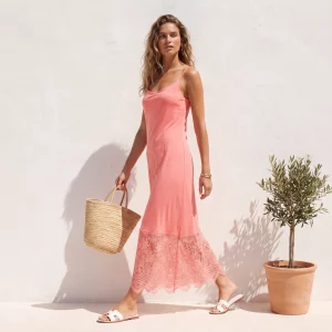 Vestido lencero de color rosa flúor, ideal para la temporada de verano Miomio
